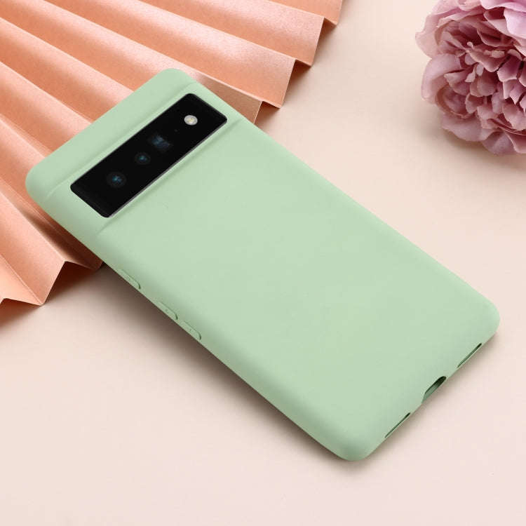 For Google Pixel 7 Pure Color Liquid Silicone Shockproof Phone Case(Green)