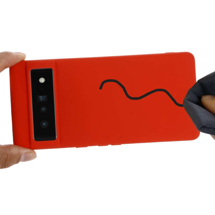 For Google Pixel 7 Pure Color Liquid Silicone Shockproof Phone Case(Red)