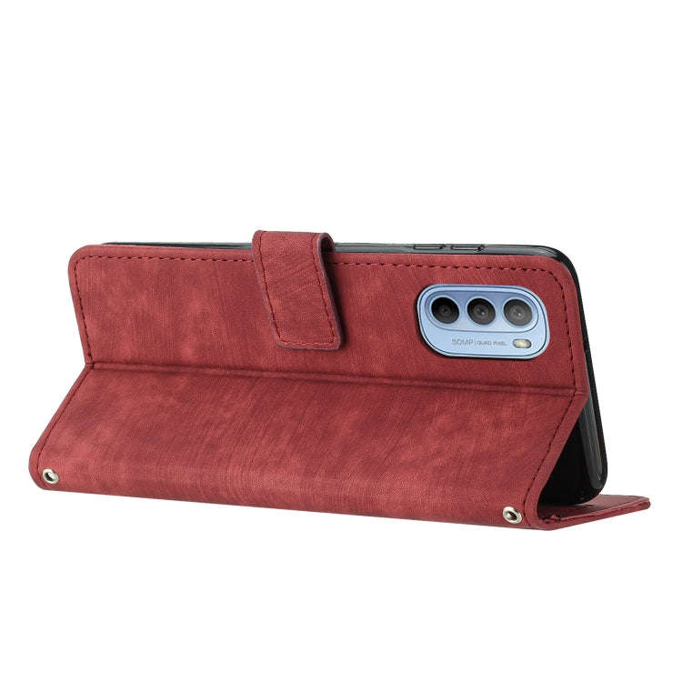 For Motorola Moto G52 Skin Feel Stripe Pattern Leather Phone Case with Lanyard(Red)