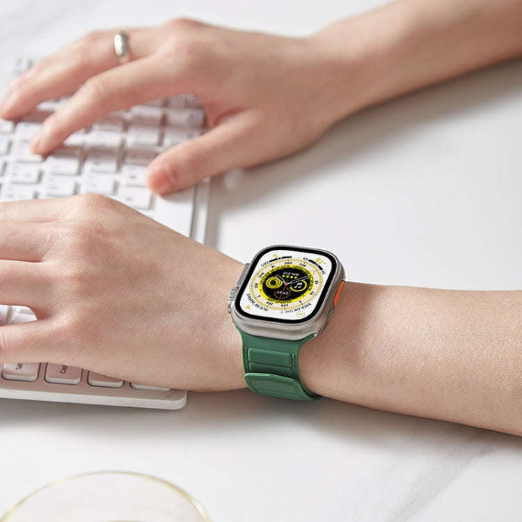 For Apple Watch 9 45mm Loop Magnetic Silicone Watch Band(Black Yellow)