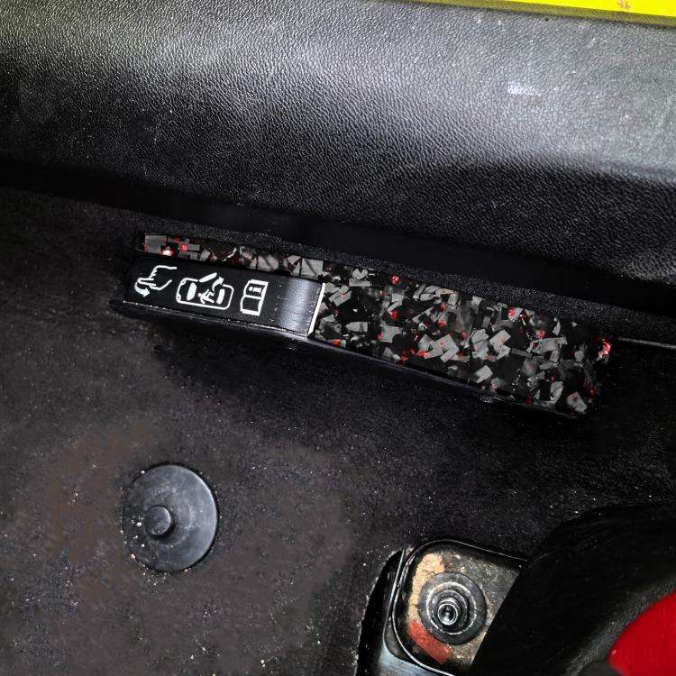 2pcs/Set Forged Gold Foil Carbon Fiber Car Door Lock Switch Decorative Sticker for Chevrolet Corv...