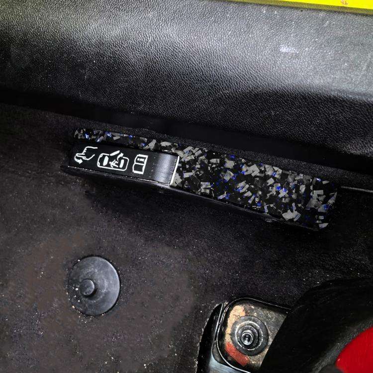 2pcs/Set Forged Gold Foil Carbon Fiber Car Door Lock Switch Decorative Sticker for Chevrolet Corv...