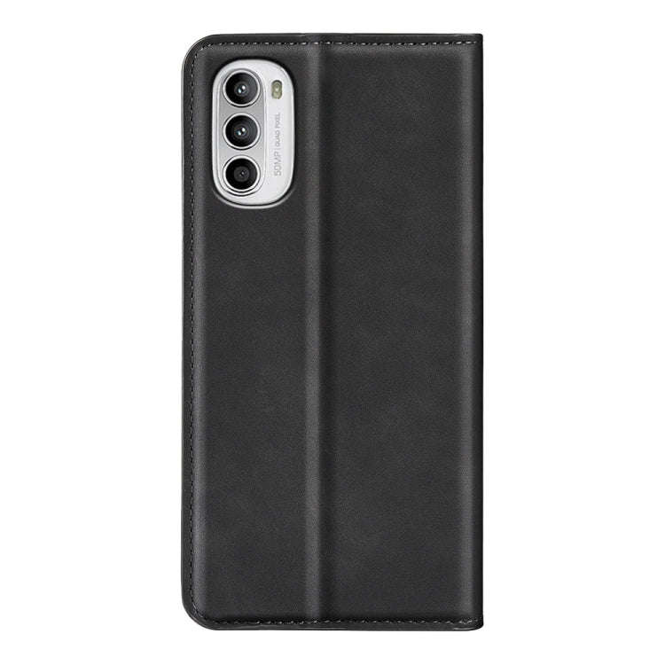 For Motorola Moto G52 4G Retro-skin Magnetic Suction Leather Phone Case(Black)
