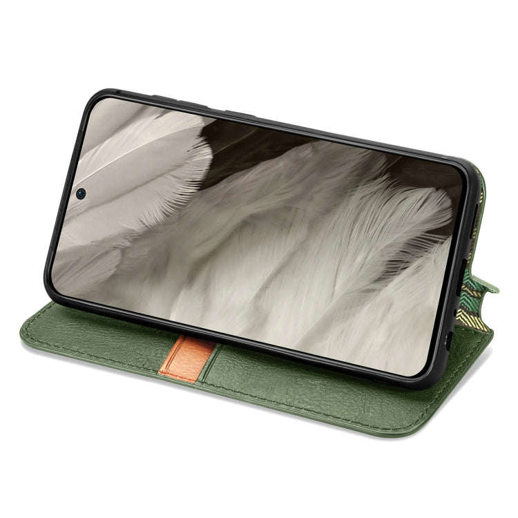 For Google Pixel 8 Cubic Grid Pressed Magnetic Leather Phone Case(Green)