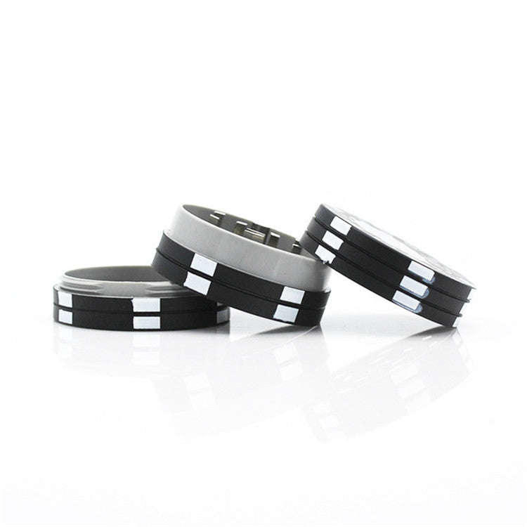 Small Chip Poker Cigarette Crusher Zinc Alloy 3 Layer Metal Grinder Random Color Delivery