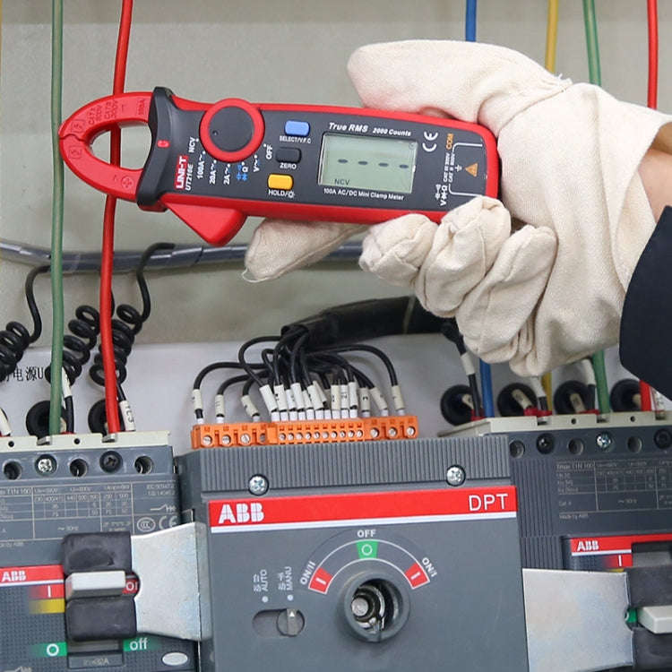 UNI-T  UT210E 100A Digital Clamp Meter AC DC Voltage Detector