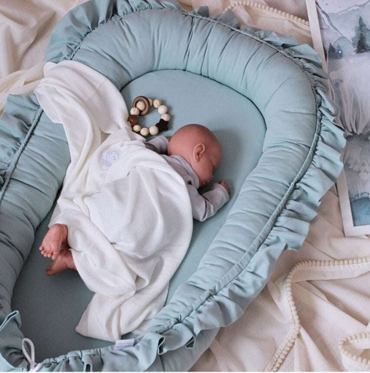 Lace Cotton Baby Uterus Bionic Bed Portable Newborn Bed Mat(Gray)