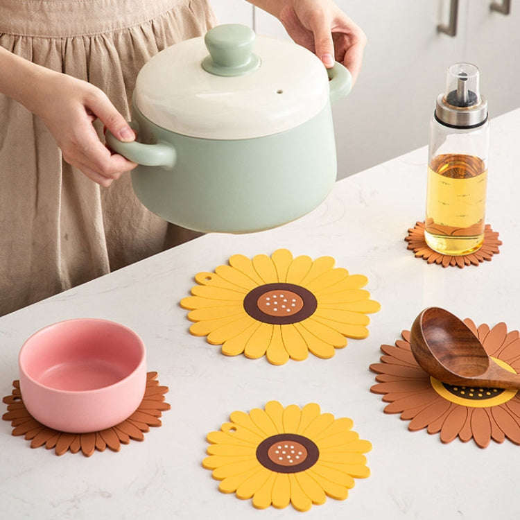 Silicone Heat Insulation Table Mat Anti-scald Placemat Heat-resistant Pot Pad Coaster, Size: Medi...