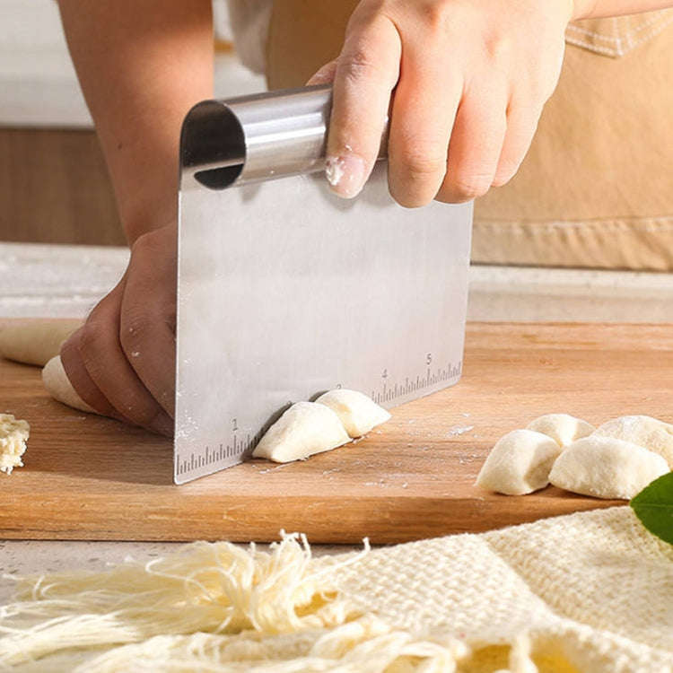 Kitchen Stainless Steel Noodle Scraper Flour Scooper With Scale