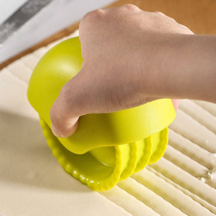Kitchen Pasta Cutter Round Pizza Crimping Wheel Plastic Pasta Cutter(Cutting Strip)