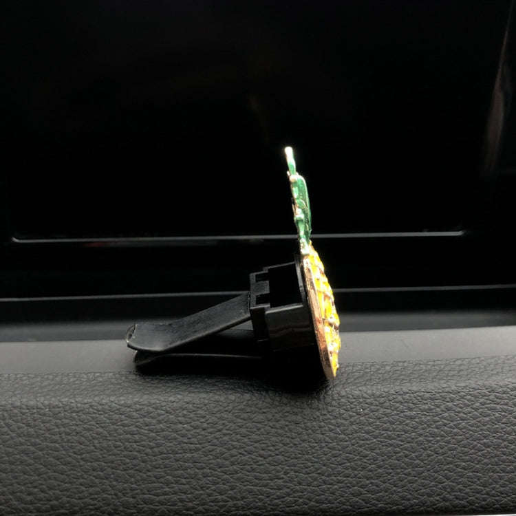 Car Air Conditioning Vent Pineapple Decorative Aromatherapy Clip(Heart)