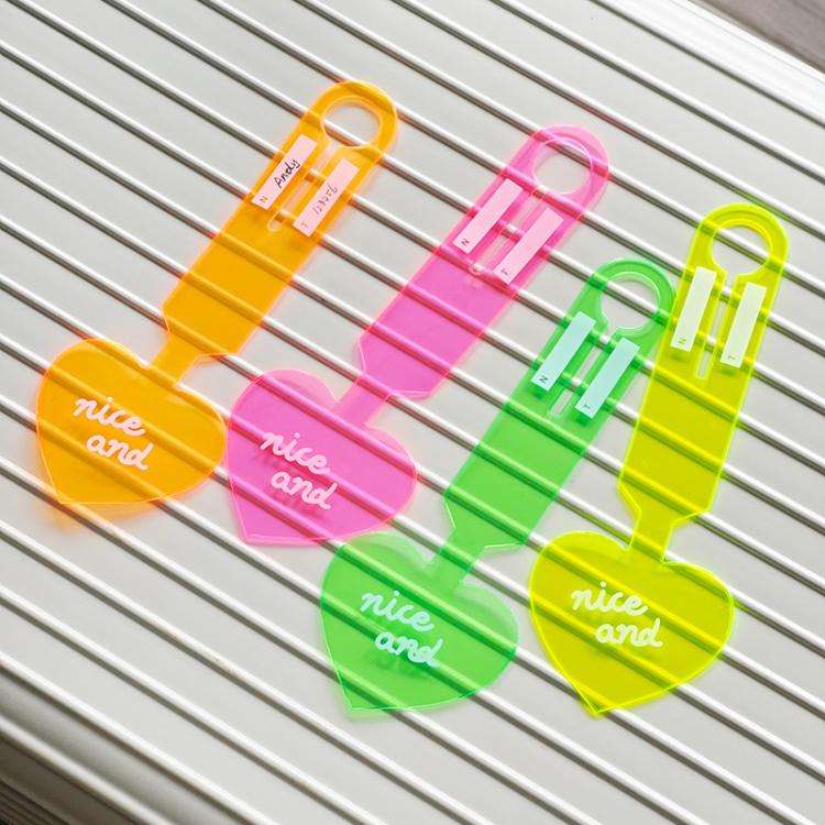 2pcs PVC Fluorescent Love Luggage Tag Baggage Tag Boarding Pass Checked Suitcase Anti-Lost Luggag...