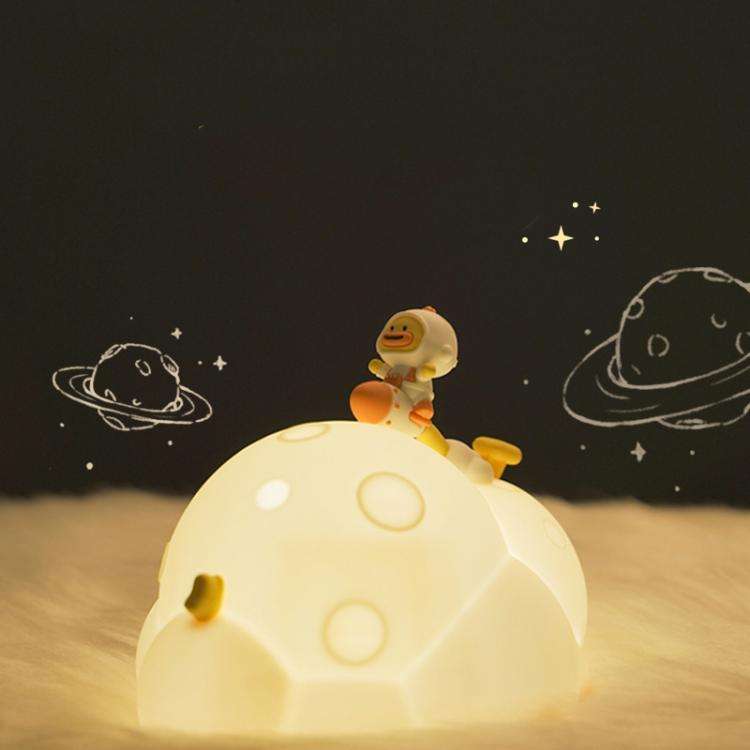 ICARER FAMILY IF-YD04 Cartoon Silicone Night Light Ornaments Astronaut Moon Lamp(Warm light)
