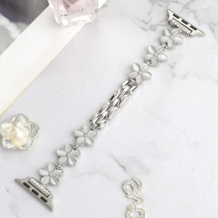For Apple Watch Series 8 41mm 5-petaled Flower Zinc Alloy Chain Watch Band(Silver)