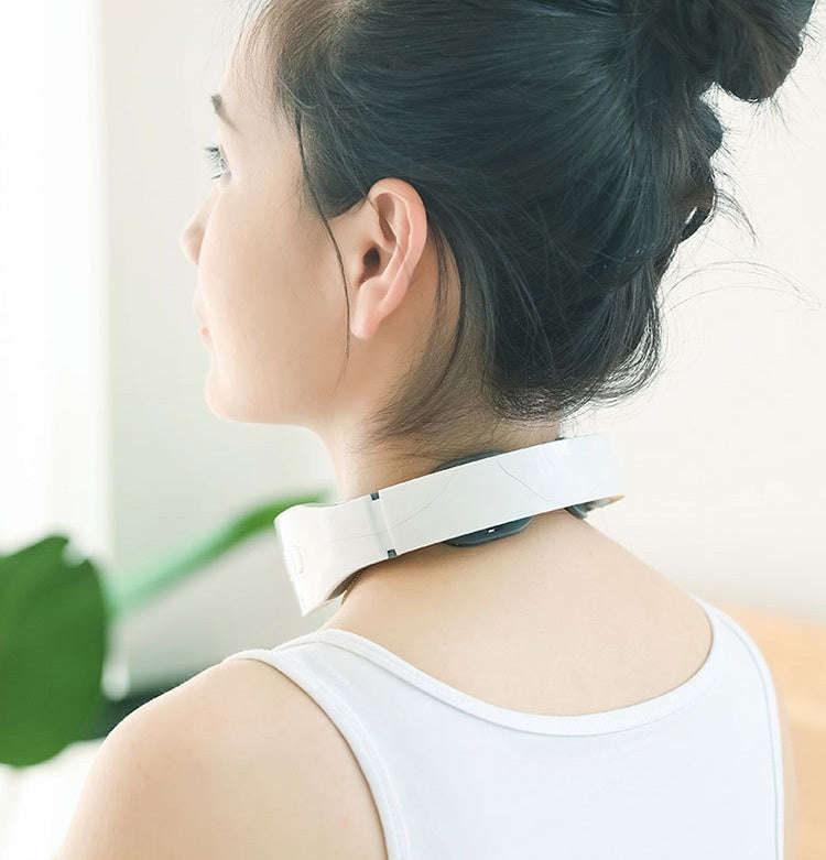 Cervical Massager Electromagnetic Pulse Heating Neck Protector, Style:Charging Remote Heating
