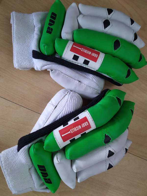 GRAY NICOLLS Evo Right Handed Boy's Batting Gloves