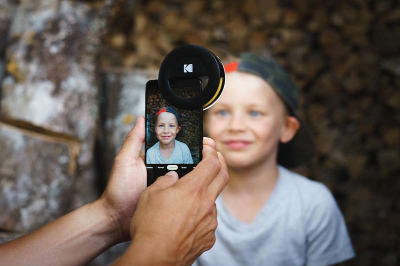 KODAK Smartphone Portrait Light
