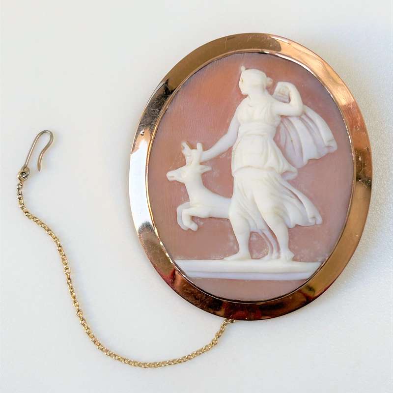 Vintage 9ct Gold and Shell Cameo Goddess Diana Brooch