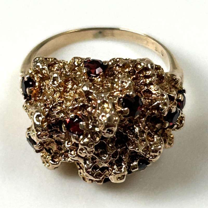 Vintage 9ct Yellow Gold and Garnet Nugget Ring