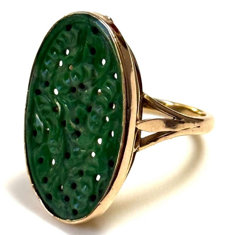 Vintage 18ct Yellow Gold and Carved Jade Dress Ring