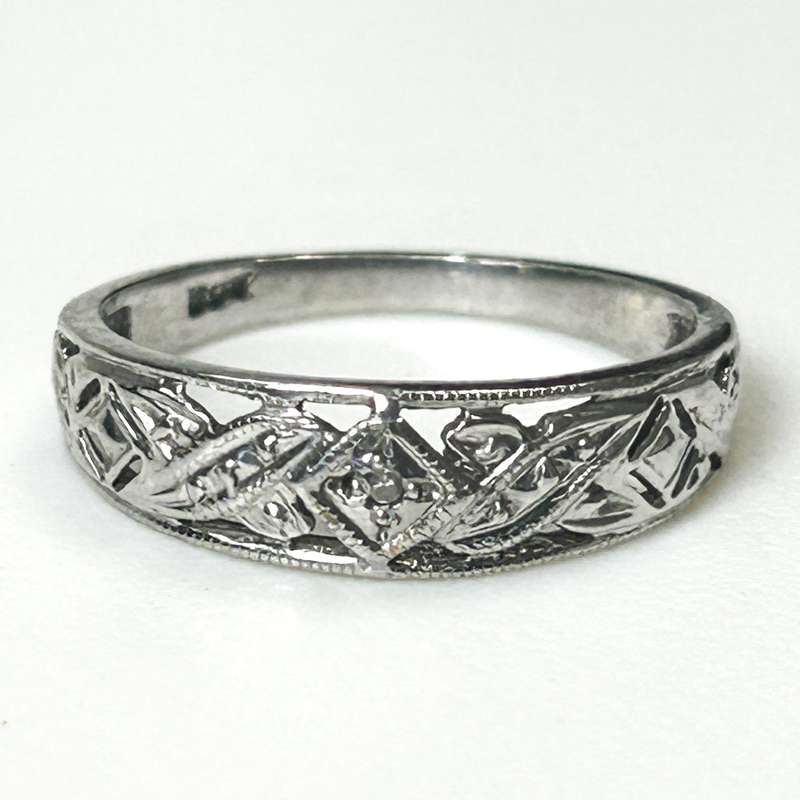 9ct White Gold and Diamond Ring