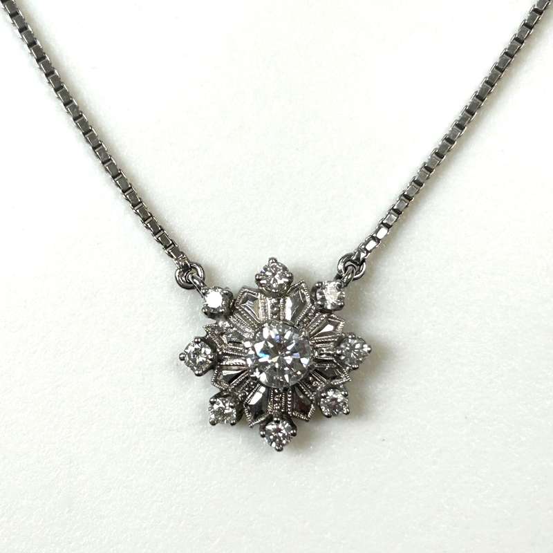 18ct White Gold and Diamond Necklace