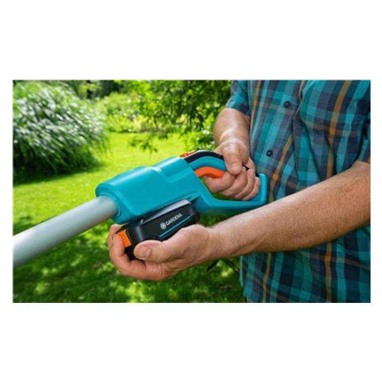 GARDENA Battery Hedge Trimmer Telescopic 42/18V P4A  SOLO (Excl Batteries)