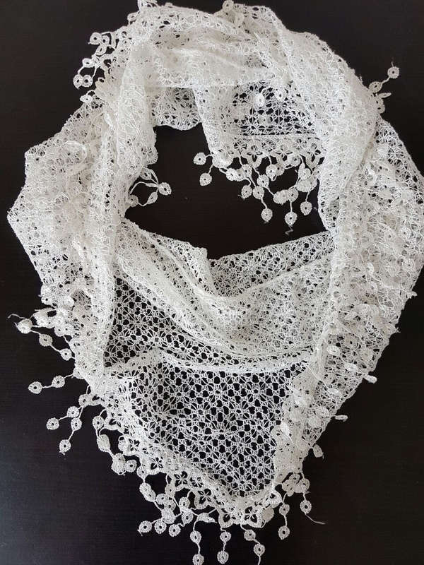 Triangle Netted Scarfs - White