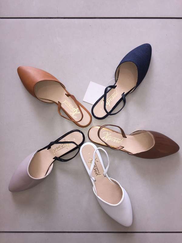 Ladies Flat Pumps - White / 8
