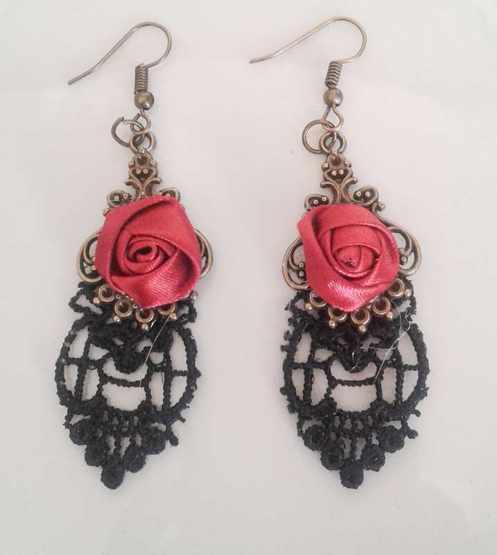 Woman's drop lace earring antique gold plated with rose