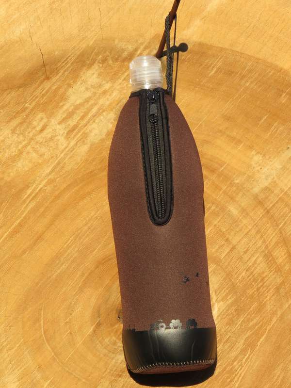 1L Neoprene water bottle sleeve 'Farmscene' - Dark Brown