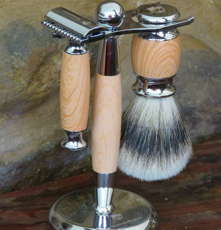Razor, stand and brush. All metal set with handles and ... - Boendoebaard / Safety Razor / Synthetic