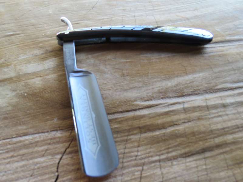 Dovo straight razor 100681