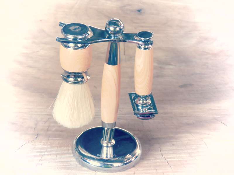 Razor, stand and brush. All metal set with handles and ... - Boendoebaard / Safety Razor / Synthetic
