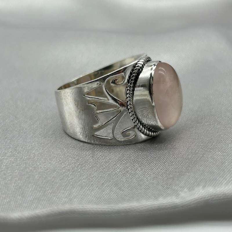 Sterling Silver Rose Quartz Cabachon Crystal Ring