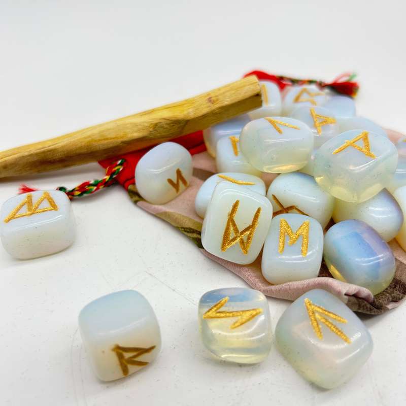Jelly Opal Rune Divination Kit