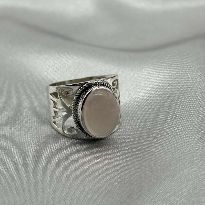 Sterling Silver Rose Quartz Cabachon Crystal Ring