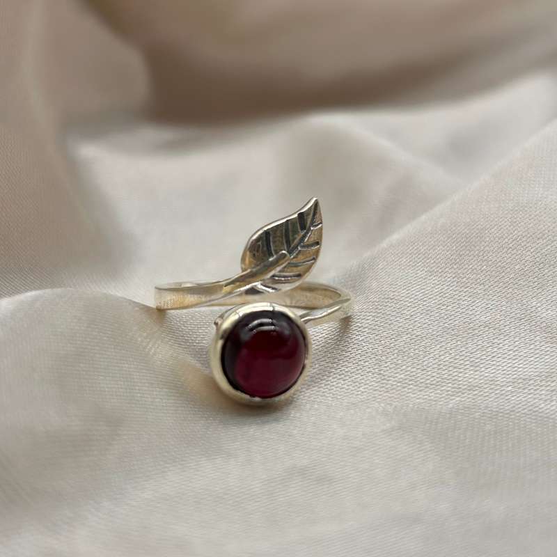 Sterling Silver Garnet Crystal Ring Leaf Design