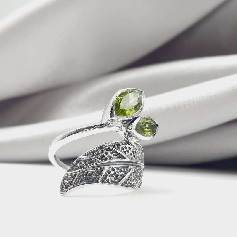 Sterling Silver Faceted 2 Stone Leaf Peridot Crystal Ring
