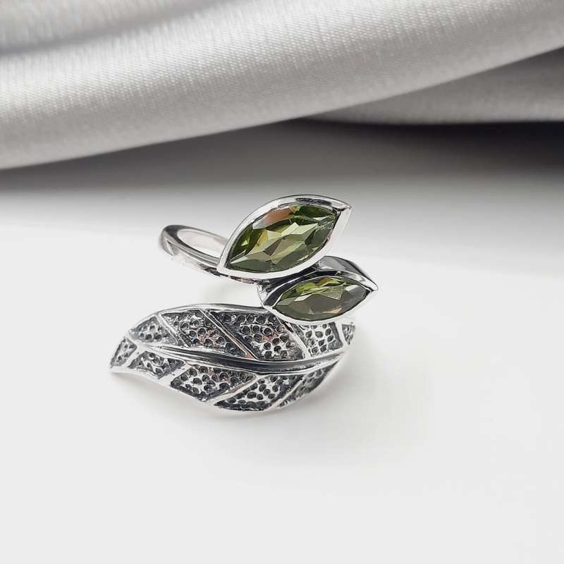 Sterling Silver Faceted 2 Stone Leaf Peridot Crystal Ring