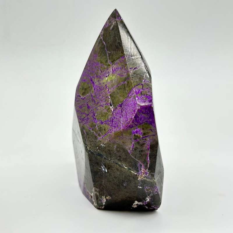 Freeform Stichtite-in-Serpentine
