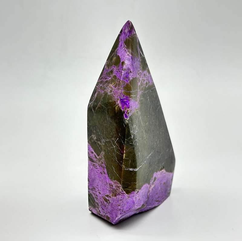Freeform Stichtite-in-Serpentine