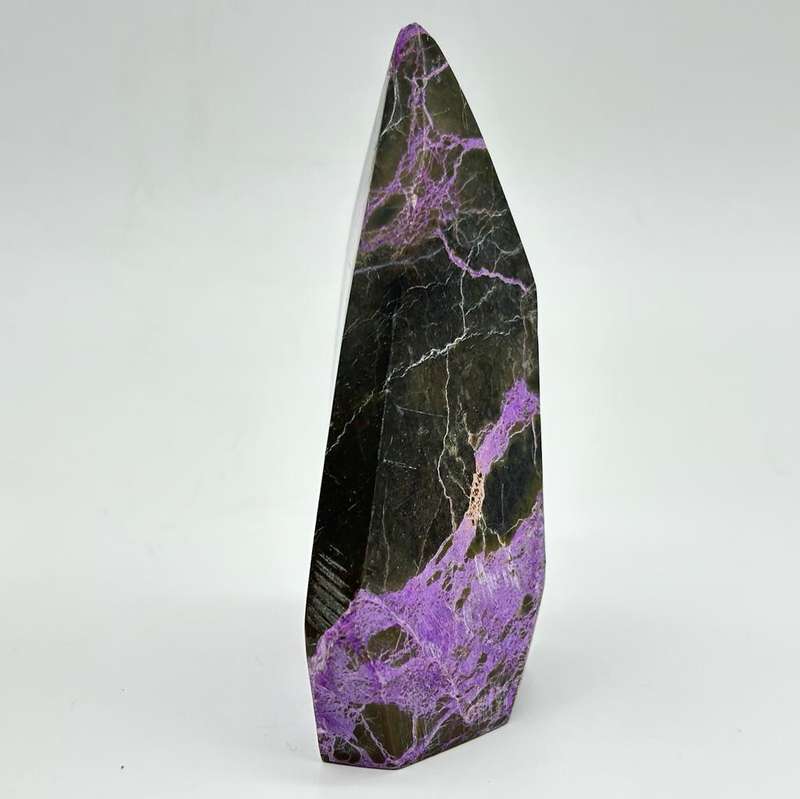 Freeform Stichtite-in-Serpentine