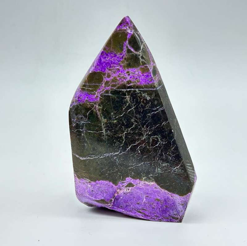 Freeform Stichtite-in-Serpentine