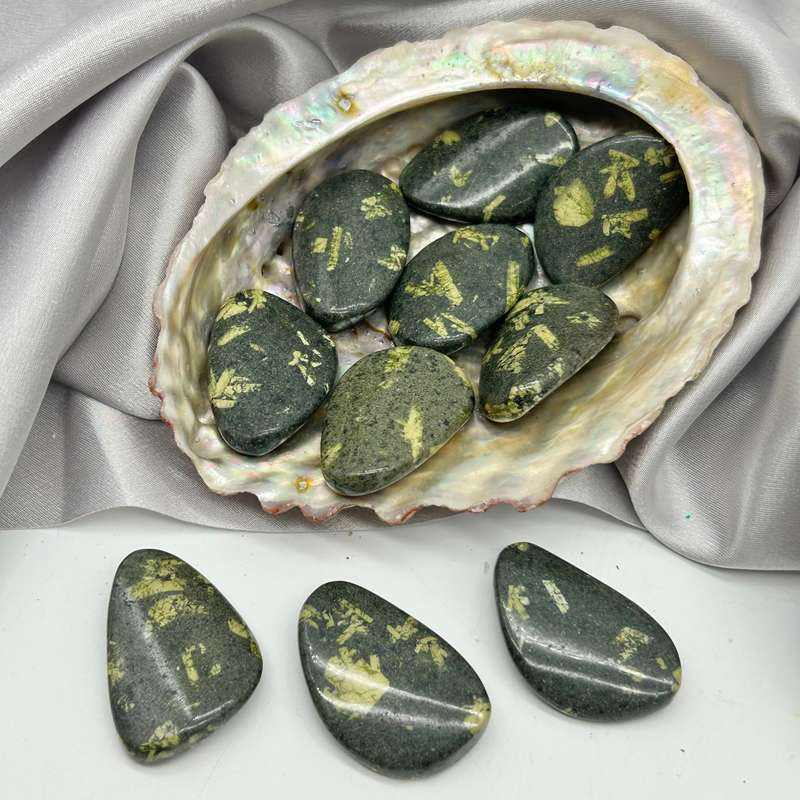 Green Chrysanthemum Stone