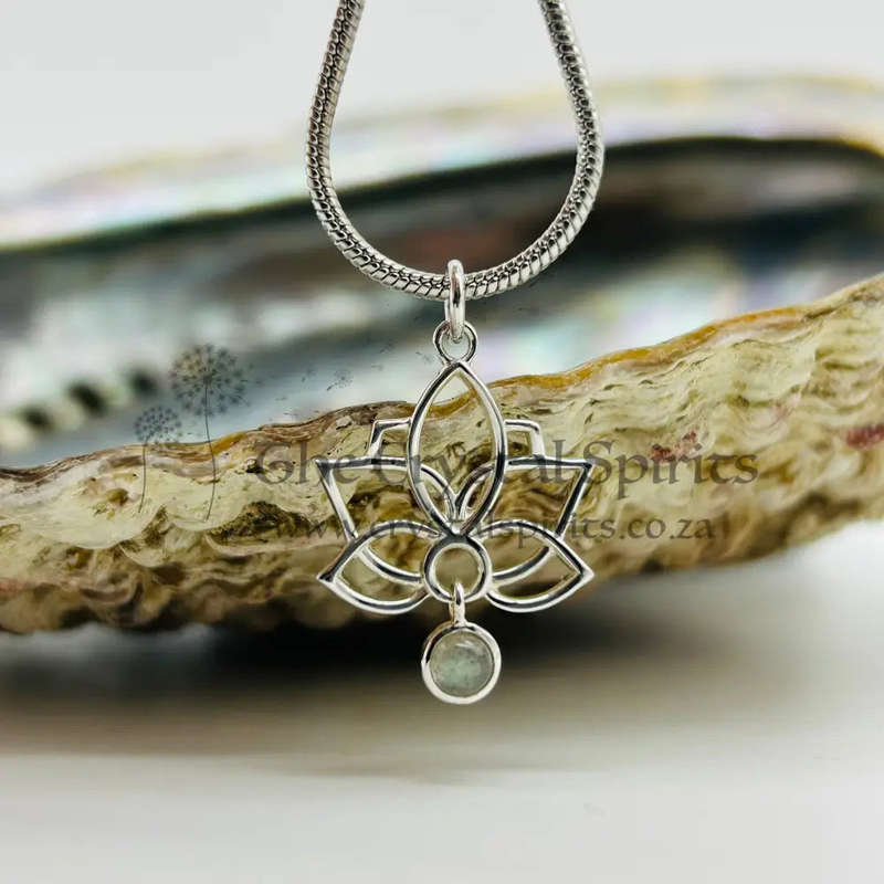 Sterling Silver Lotus Labradorite Pendant