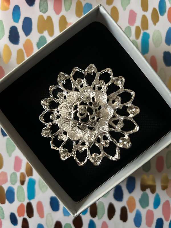 Diamante brooch cake decorating