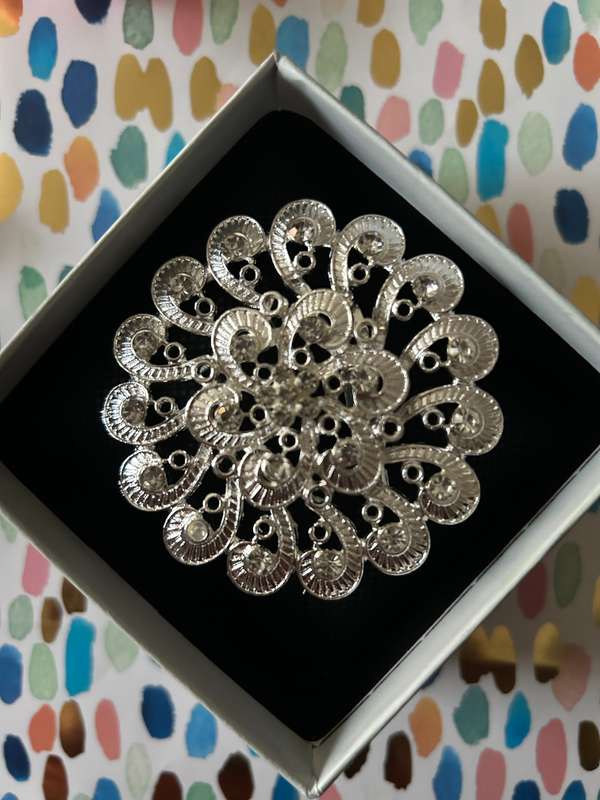 Diamante brooch cake decorating