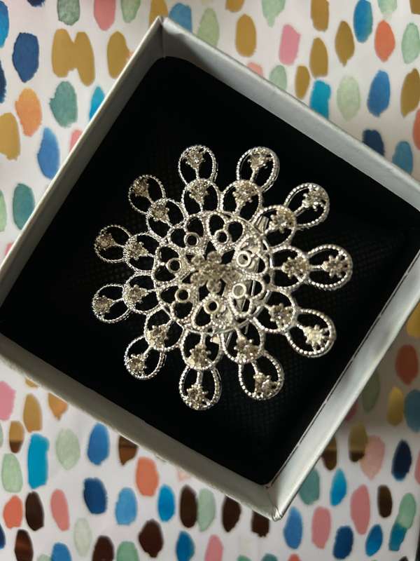 Diamante brooch cake decorating