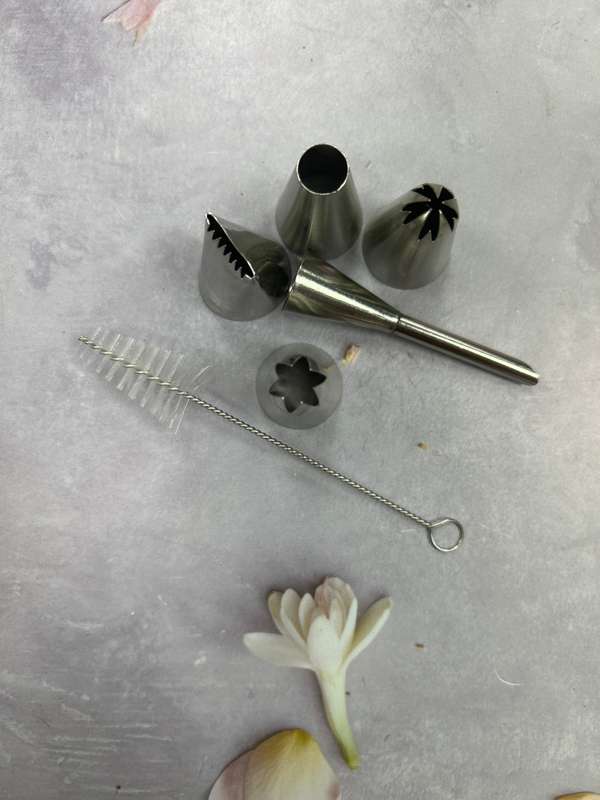 A YG-18 Nozzle Set Brush And Long Tip Nozzle